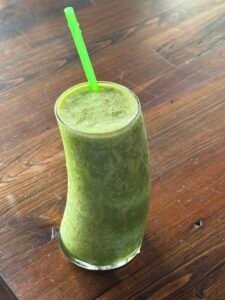 Green detox smoothie with spinach, banana, and green apple.